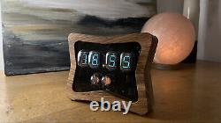 Nixie tube clock boasts both VFD and NIXIE tubes IV-22 plus IN-2 remote type C